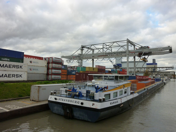 Containerterminal für Binnenschiffe
