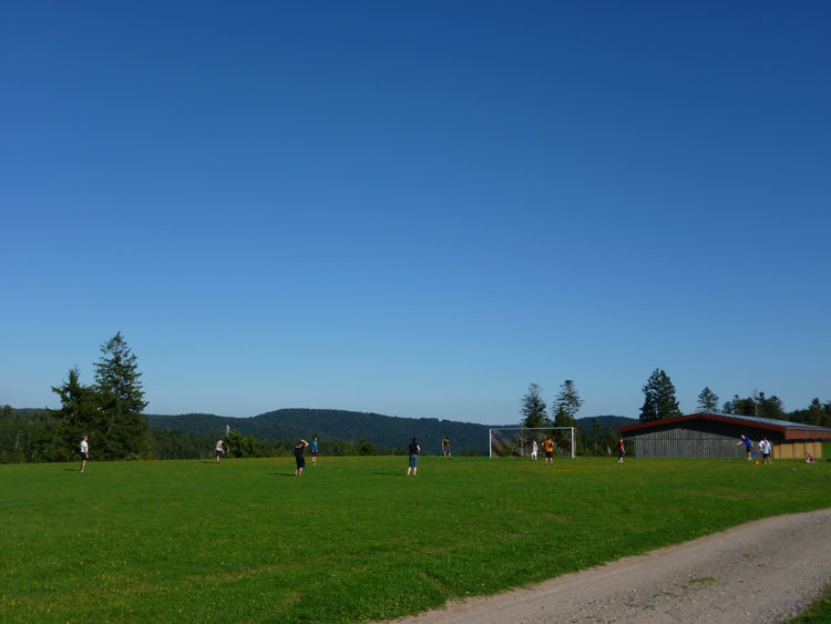Fuballplatz im Schwarzwald: Fuballspielen im Schwarzwaldurlaub